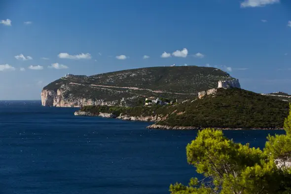 Udsigt over Sardiniens klippe kyst